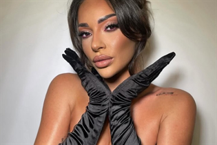 Fille roumaine florentina de bucharest avec Brunette cheveux 28 ans photo-8