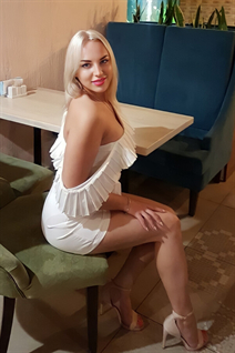 Ukrainian russian women irina from kiev with Blonde hair age 33