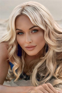 Pretty girl marina from warszawa with Blonde hair age 46