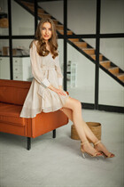 Femme ukrainienne pour sortir avec violetta de kiev avec Chatain clairs cheveux, âge 27 photo-13