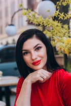 Épouse d'Ukraine ella de dnipro avec Noirs cheveux, âge 28