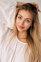 Femme parfaite alina de turin avec Blond cheveux, âge 33