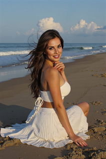 Bride from vienna elizabeth with Dark Brown hair age 45