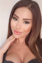 Mariée ukrainienne kornelia de uzhgorod avec Chatain clairs cheveux, âge 24 photo-1