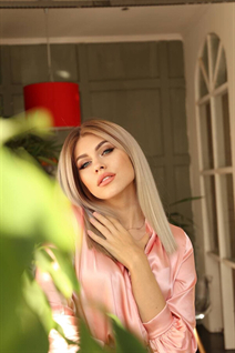 Russian girl online yana from barnaul with Blonde hair age 27