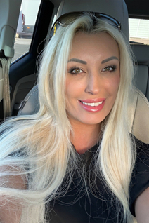 Jolie fille julia de barcelona avec Blond cheveux, âge 44