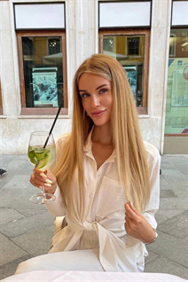 Date Ukrainian women sasha from kiev with Blonde hair age 33