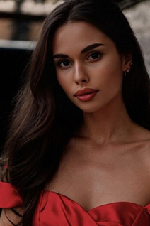 Date ukrainian yevheniia from kiev with Dark Brown hair age 25