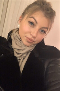 Ukrainian women daria from kiev with Light Brown hair age 25