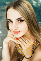 Novia de Ucrania elizaveta de konstantinovka con pelo Marrón claro y edad 26 photo-4