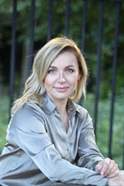 Femme parfaite olena de oxford avec Blond cheveux, âge 39