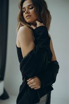 Ukrainian lady maria from london with Dark Brown hair age 32 photo-1