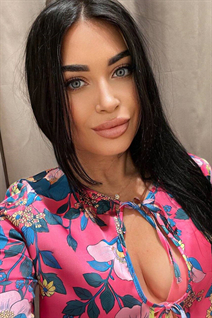 Dating a german woman inna from berlin with Black hair 52 years old