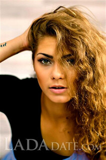 Woman in Ukraine karina from kiev with Light Brown hair age 31