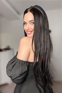 Beautiful ukrainian woman mariia from kiev with Black hair age 27