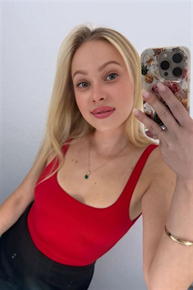 Chica en Ucrania julia de kharkov con pelo Rubio y edad 29