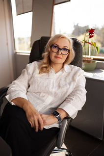 madrid bride anna with Blonde hair age 55