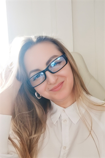 Bride from krakow elena with Light Brown hair age 43