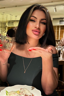 Fille célibataire ukrainienne snizhana de kiev avec Noirs cheveux, âge 35