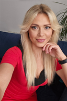 hull bride daina with Blonde hair age 43 photo-58