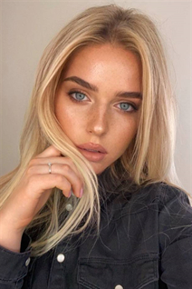 Femme célibataire ukrainienne evgenia de kiev avec Blond cheveux, âge 23