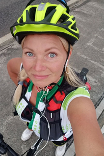 Hermosa chica ucraniana svetlana de kiev con pelo Rubio y edad 42