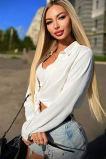 Ukrainian woman for dating viktoriia from kyiv with Auburn hair age 34