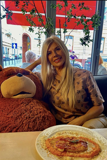 Dama ucraniana irina de lviv con pelo Rubio y edad 55