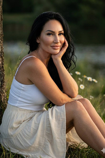 Pretty ukrainian lady alla from kiev with Black hair age 53