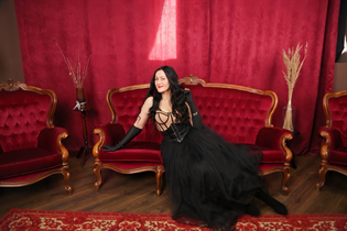 Girl in Ukraine larisa from kiev with Black hair age 48 photo-33