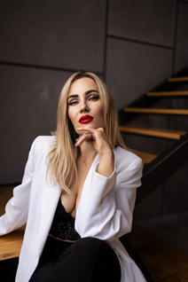 Modelo ucraniana irina de chernivtsi con pelo Rubio y edad 36