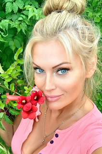 Czech bride natalia from prague with Blonde hair 51 years old