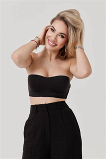 Chica de new york dina con pelo Rubio y edad 35