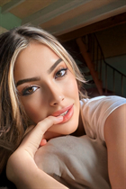 Perfect woman julia from buenos aires with Light Brown hair age 22 photo-7