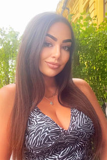 Chica en Ucrania elmira de kiev con pelo Marrón oscuro y edad 33