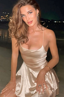 Bride from oslo daniela with Dark Brown hair age 22