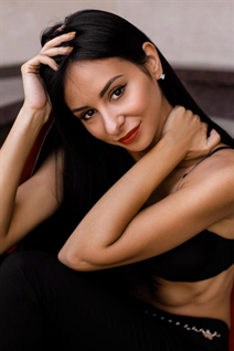 Femme ukrainienne evgeniya de kiev avec Noirs cheveux, âge 32