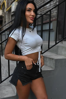 Femmes slaves vika de energodar avec Noirs cheveux, âge 34