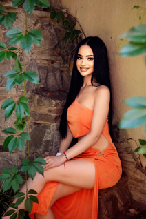 Ukrainian woman online aleksandra from kharkiv with Black hair age 19