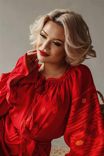 toronto bride anna with Blonde hair age 31