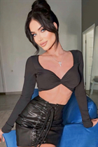 Esposa ucraniana de odessa oryna con pelo Marrón oscuro y edad 22