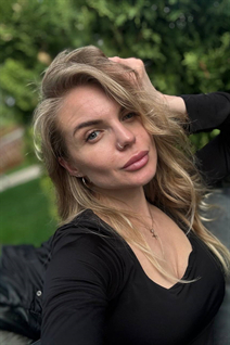 Ukrainian lady viktoriya from dnepr with Blonde hair age 36