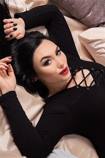 Ukriane bride alina from kharkov with Black hair age 26