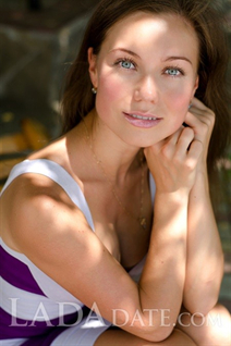 Fille célibataire russe ekaterina de feodosiya avec Chatain clairs cheveux, âge 38