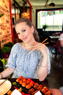 Novia de istanbul alina con pelo Marrón claro y edad 32