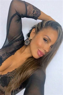 Colombian girl angelly from bogota with Light Brown hair age 45 