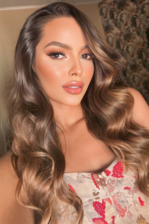 Femme célibataire brésilienne lara de goiânia avec Chatain clairs cheveux 28 ans