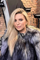 Pretty girl laura from manhattan, new york with Blonde hair age 45 photo-2