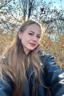 Chica ucraniana juliya de korjan con pelo Marrón claro y edad 33