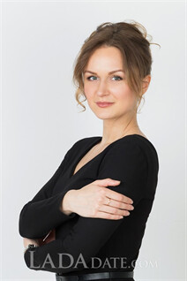 Ukrianian women ksenia from saint-petersburg with Dark Brown hair age 29